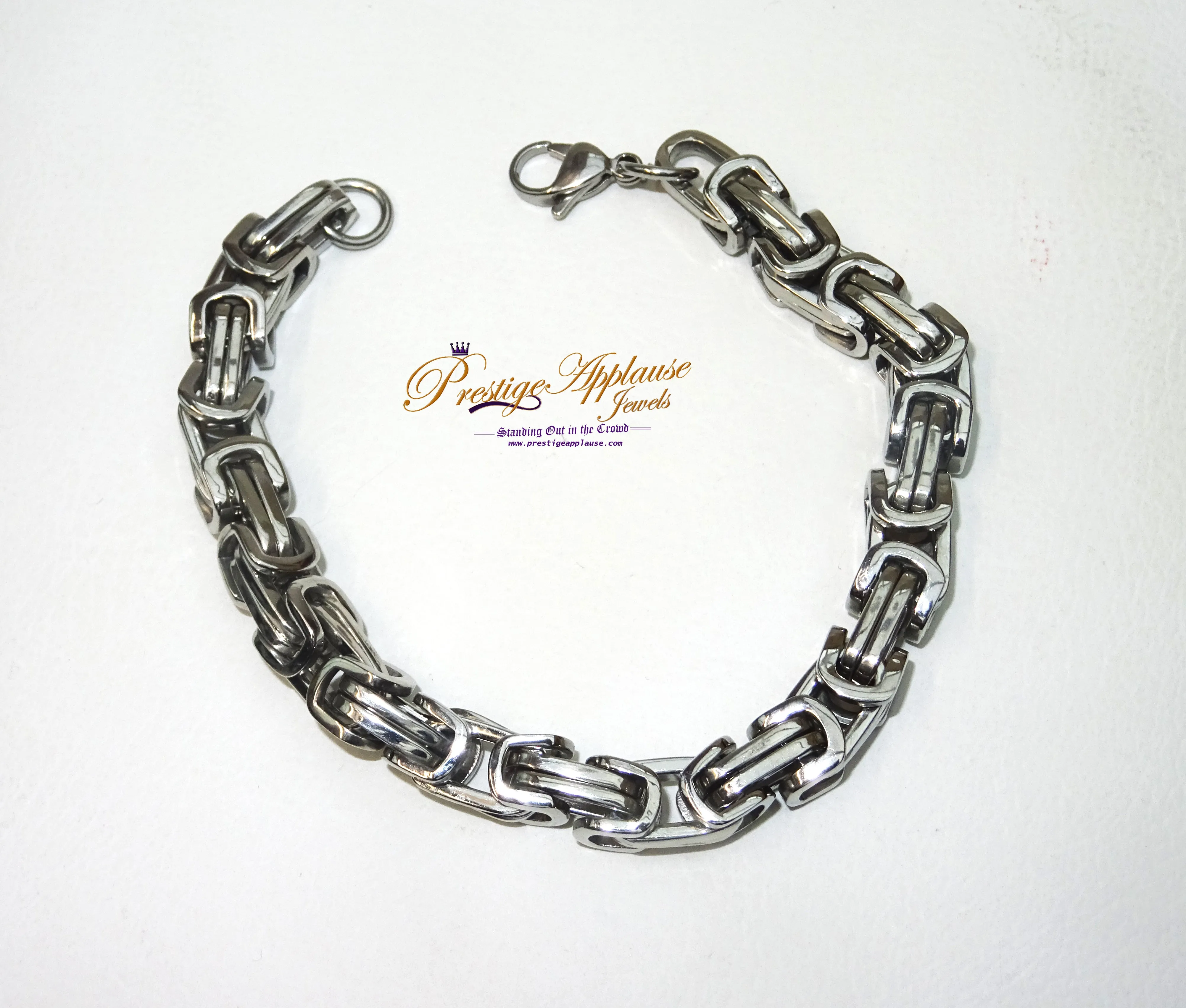 Beautiful Silver-Colour Retro Interlock Chain Bracelets for Ladies - Great as Gift