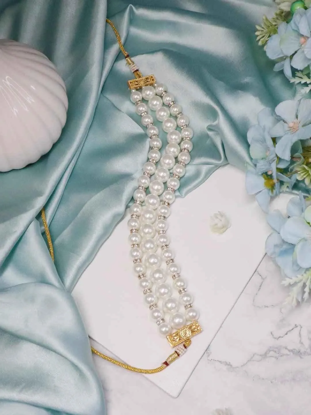 Classic Pearls Choker