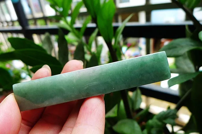 Natural Jade Rough Jadeite Raw (61g,8.2X1.55X1.5cm)