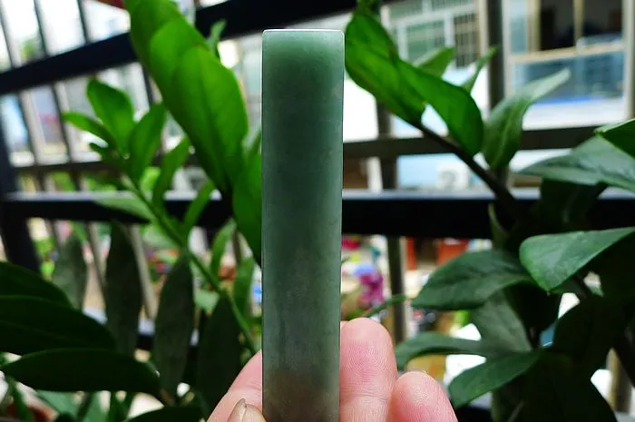 Natural Jade Rough Jadeite Raw (61g,8.2X1.55X1.5cm)