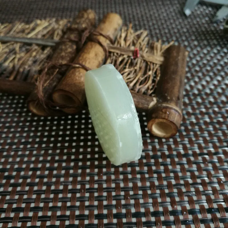 Natural Kunlun Jade Rough Nephrite Raw (49g, 4.5X1cm)