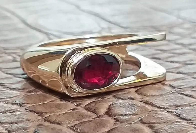 RUBY UNISEX FLAT RING