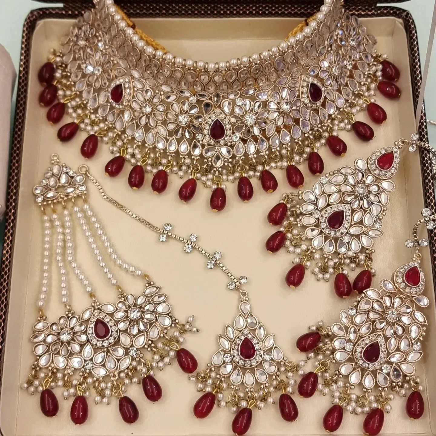 Sheesh kundan Bridal Choker set.