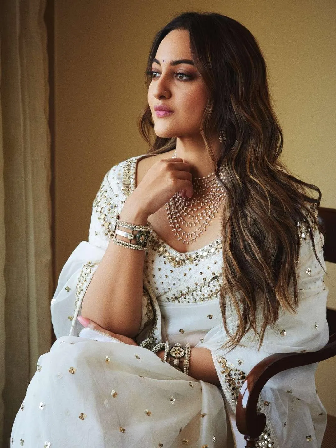 Sonakshi Sinha In Kundan And Pearl Studded Oxidized Bracelet