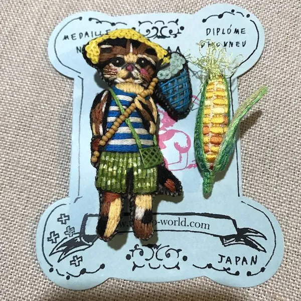 TM - MBC1943 Brooch Cat Corn